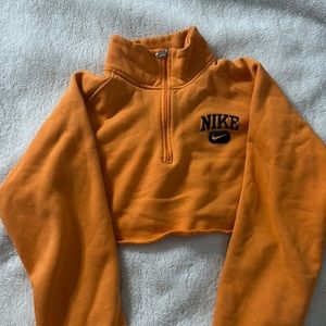 Nike cropped sweater size L